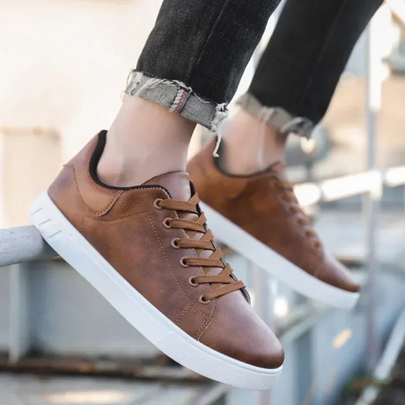 Modern men's PU leather skate shoes with a stylish and durable design.