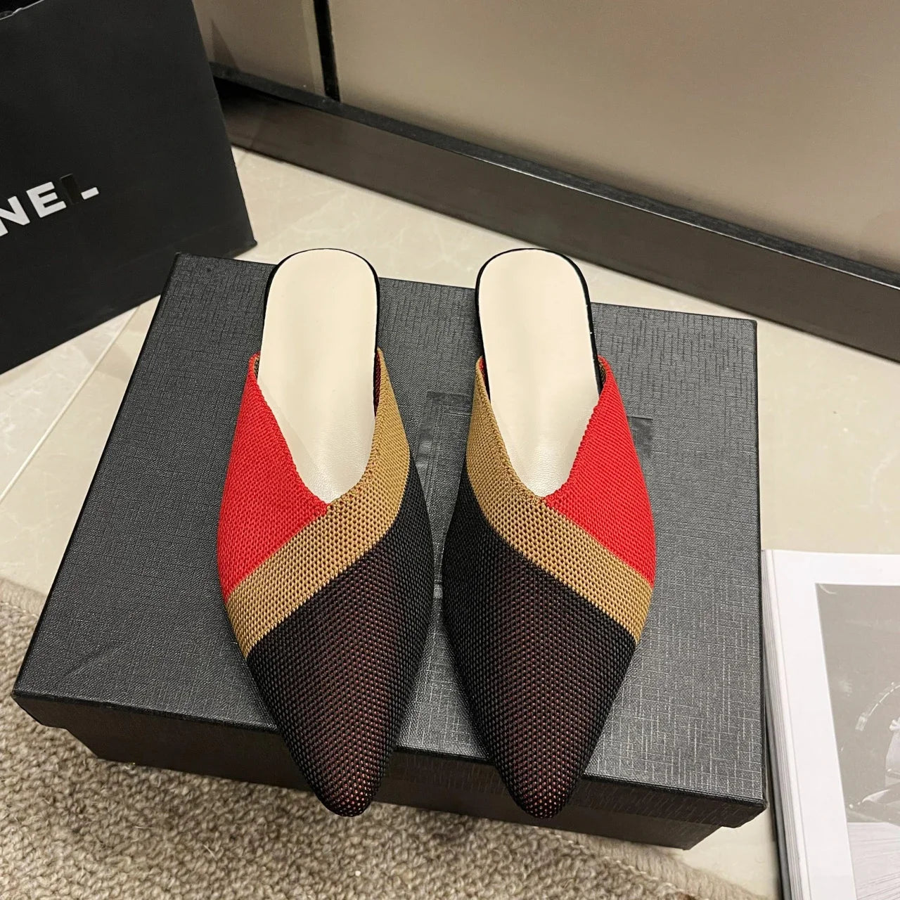 Comfortable flat slipper sandals designed for versatile everyday wear.