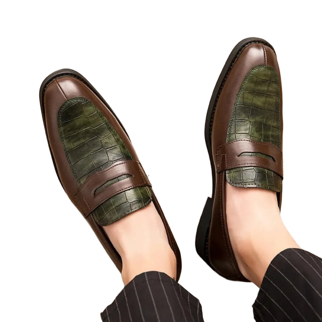 Close-up of Luxury New Men's British Crocodile Shoes, showcasing premium crocodile-patterned leather and fine stitching.