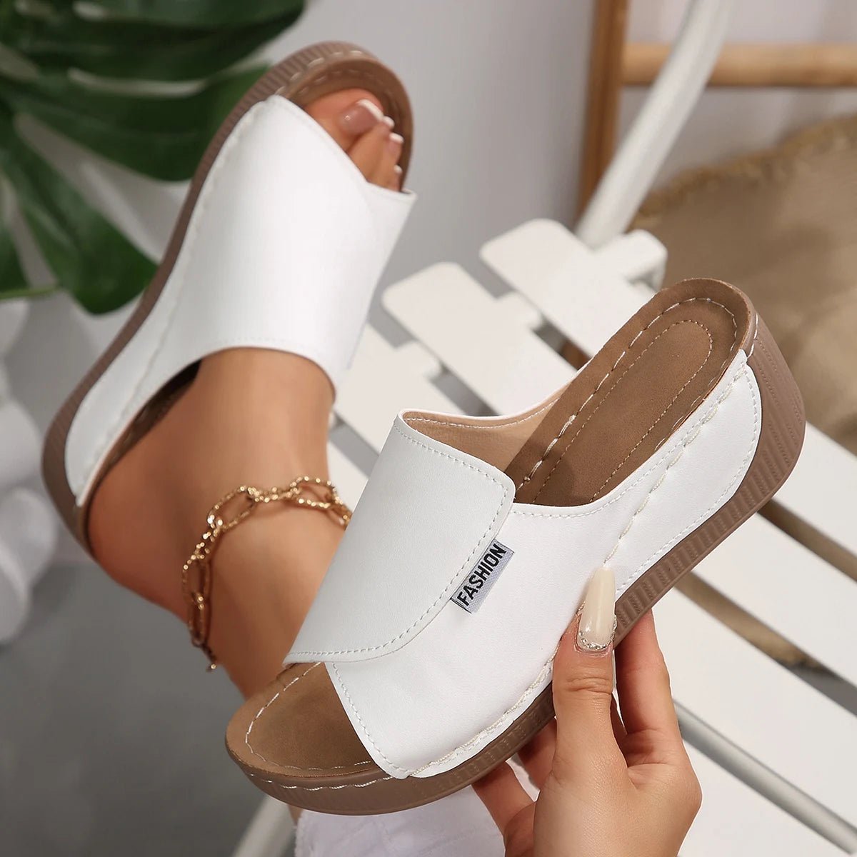 Luxury Flat Flip Flops: The Epitome of Comfort and Elegance - CasualFlowshop