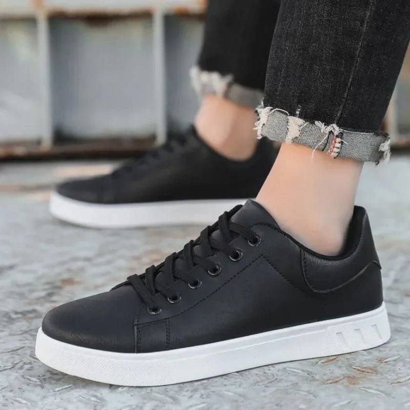 Modern men's PU leather skate shoes with a stylish and durable design.