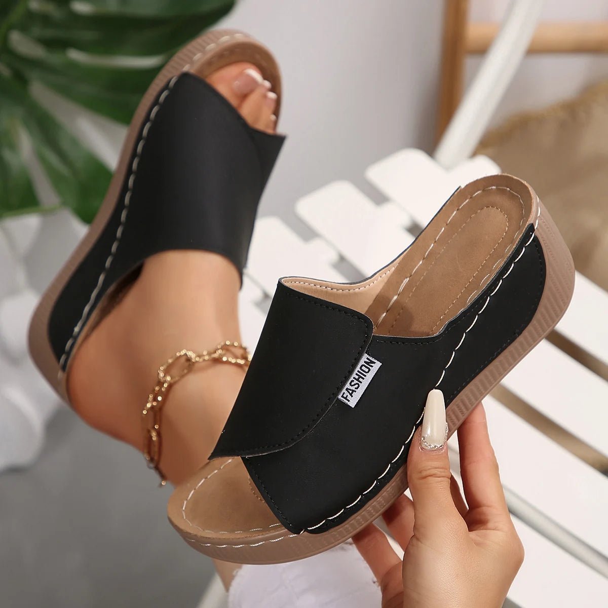 Luxury Flat Flip Flops: The Epitome of Comfort and Elegance - CasualFlowshop