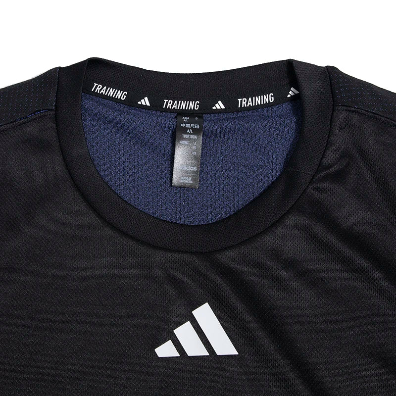 Men's black training t-shirt - collar and detail view"