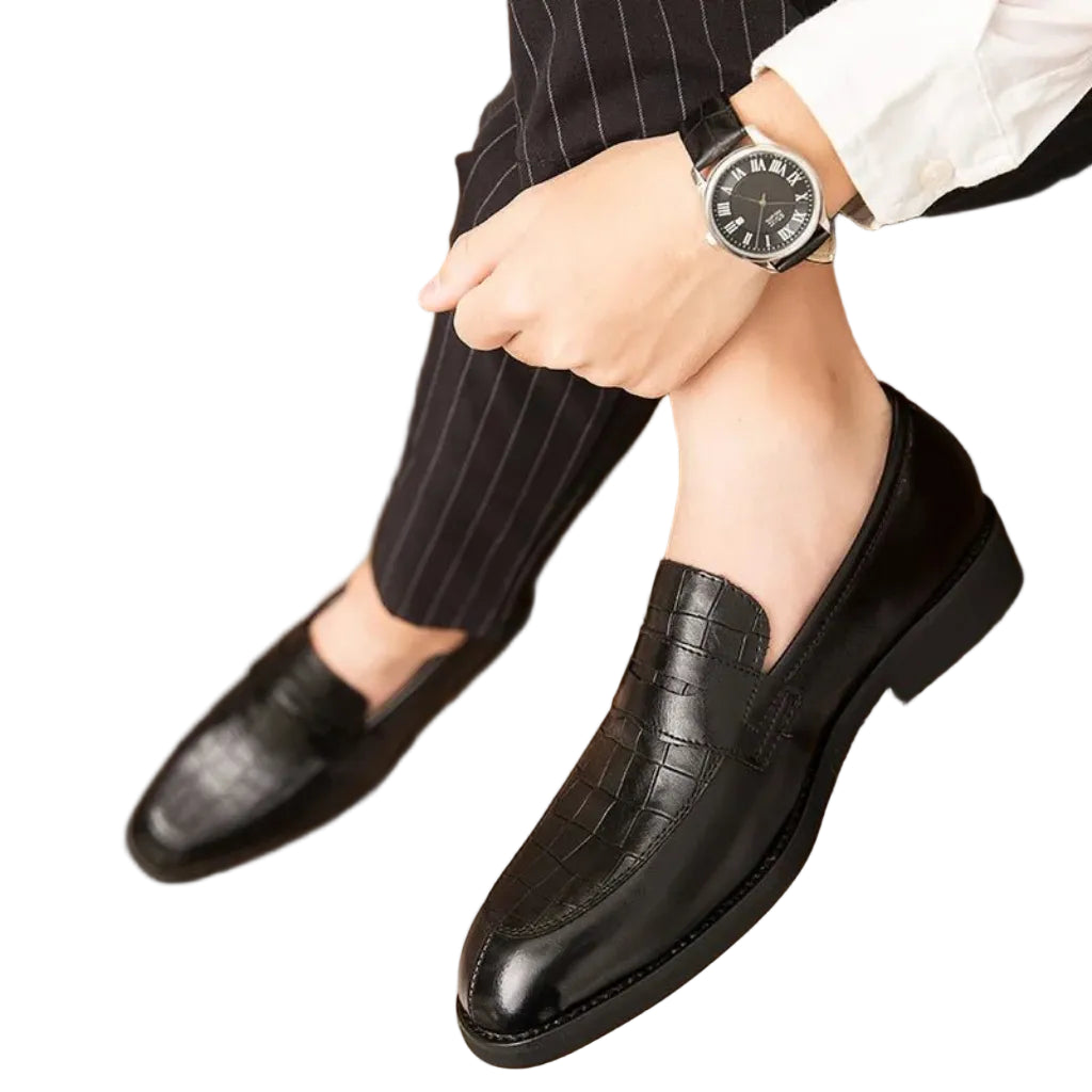 Close-up of Luxury New Men's British Crocodile Shoes, showcasing premium crocodile-patterned leather and fine stitching.